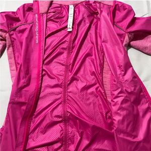 NWOT lululemon Run Essential Jacket ll . Size 6
